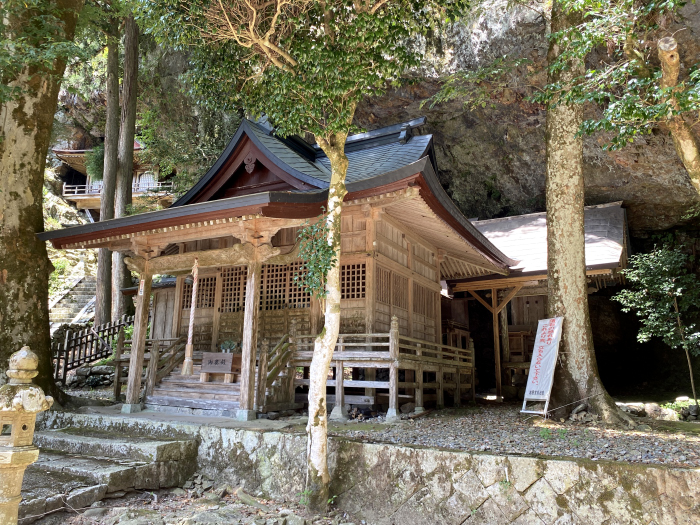 八頭郡若桜町岩屋堂/不動院岩屋堂