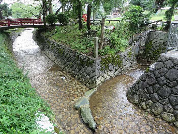 丹波市氷上町石生/水分れ公園中央分水嶺写真