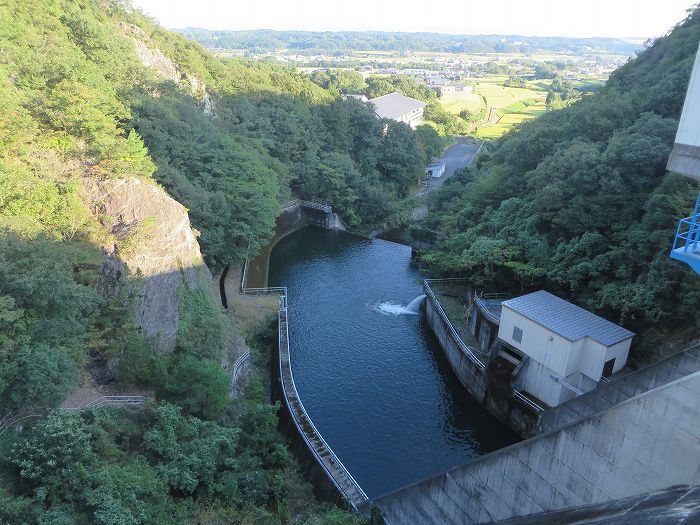 加東市黒谷/鴨川ダム放水路写真