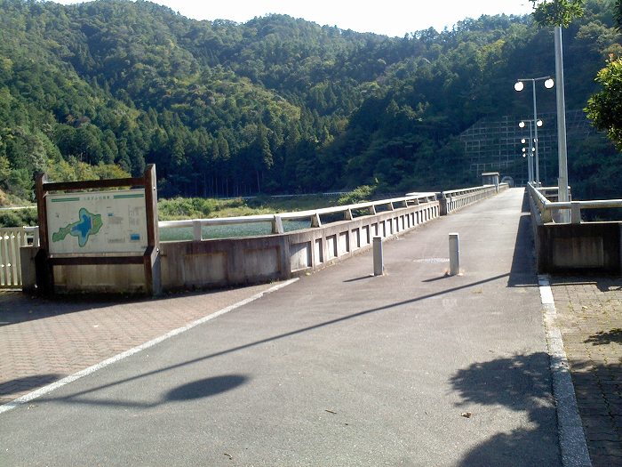 丹波市春日町上三井庄/三宝ダム管理棟写真