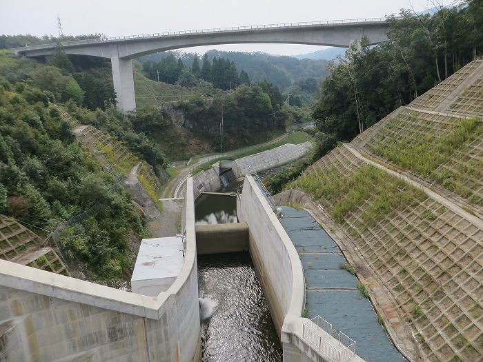 船井郡京丹波町下山/畑川ダム放水路写真