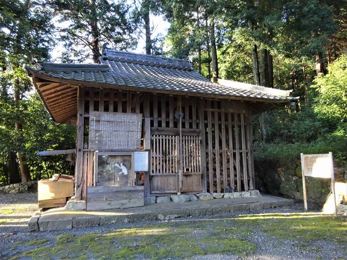 二宮神社経塚堂