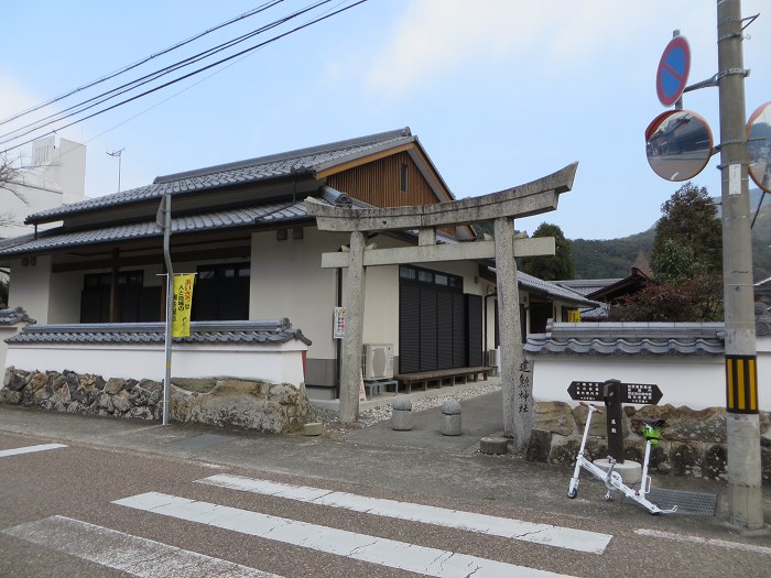 丹波市柏原町柏原/建勲神社参道入口写真