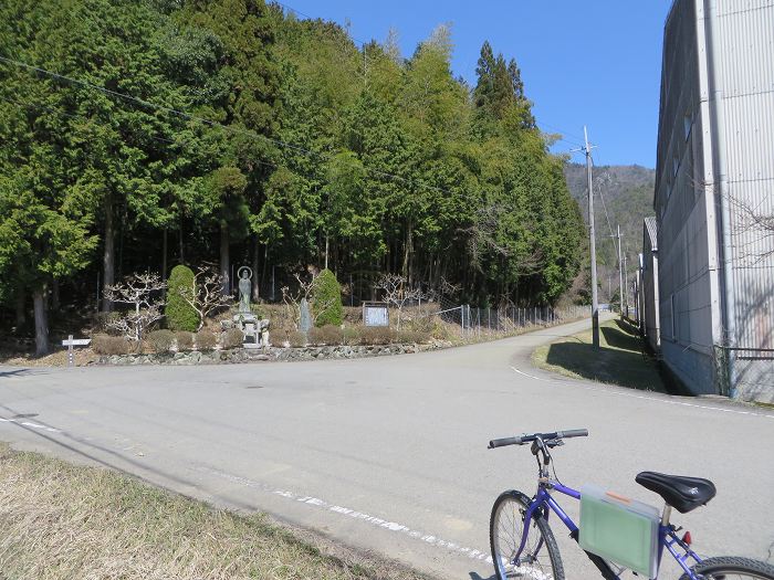 篠山市上筱見/筱見四十八滝～八ヶ尾山～小原/弁天池の峠を散策