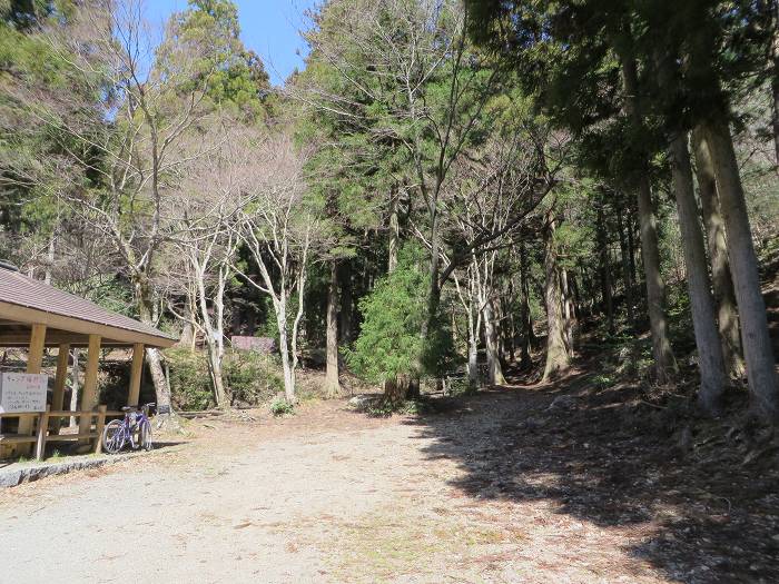 篠山市上筱見/筱見四十八滝～八ヶ尾山～小原/弁天池の峠を散策