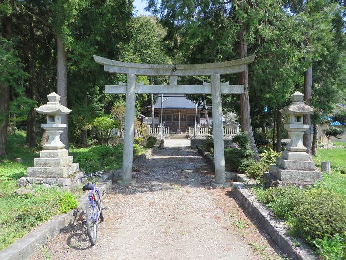 篠山市上筱見/筱見四十八滝～八ヶ尾山～篠山市東本荘/洞光寺を散策