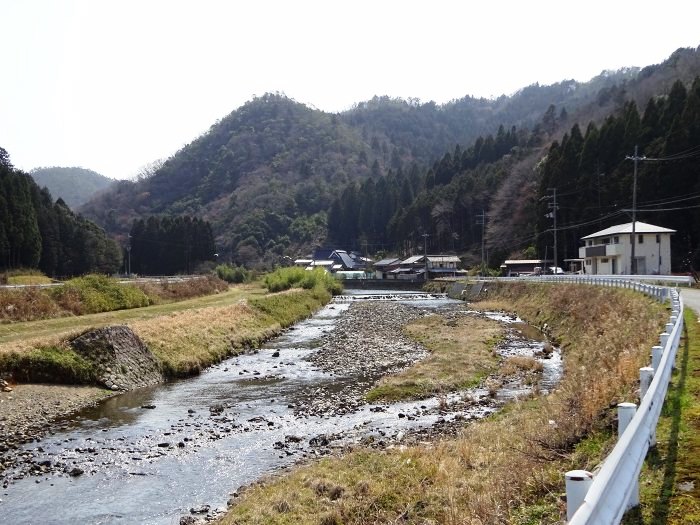 MTBを回収して帰路へ。胎金寺山を一周するような麓道をのんびり走る