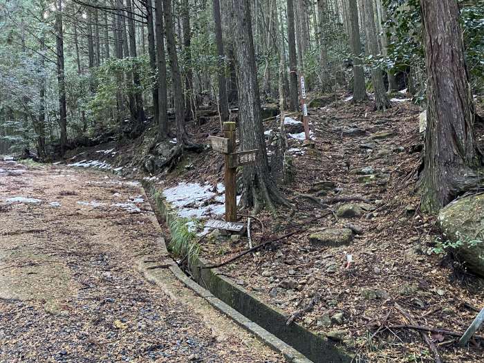 兵庫県丹波市青垣町桧倉/岩屋山を散策