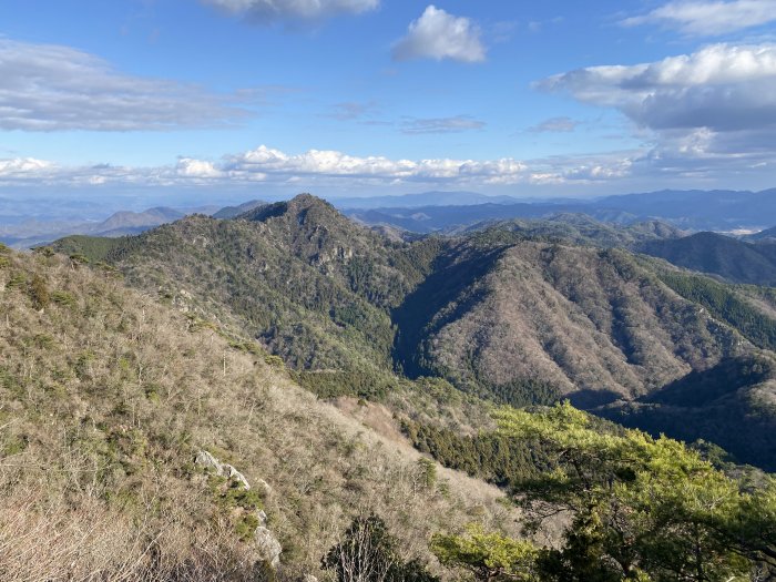 兵庫県丹波篠山市/多紀アルプスを縦走