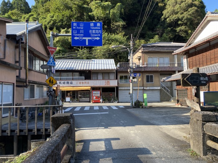 徳島県/剣山スーパー林道を駆け抜け、塔の丸･土佐矢筈山へバイク走り