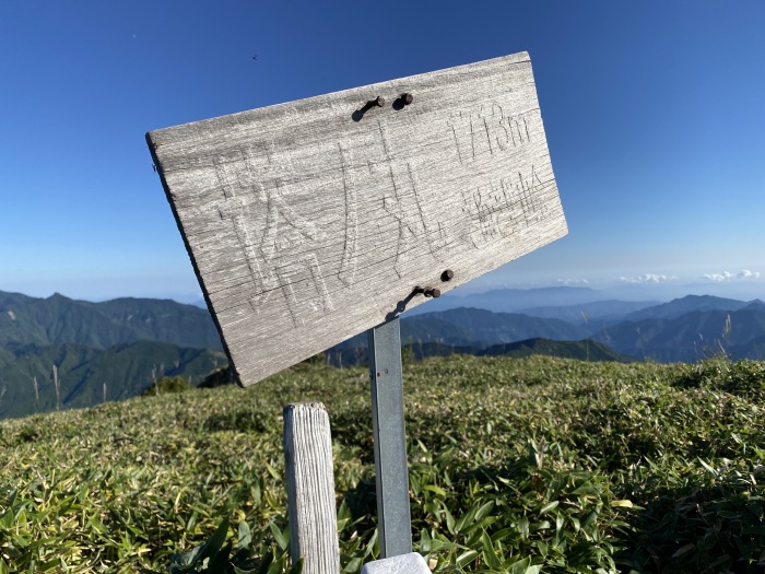 徳島県/剣山スーパー林道を駆け抜け、塔の丸･土佐矢筈山へバイク走り